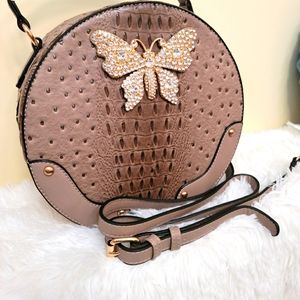 Elegant♥️ Crocodile Print with Butterfly Accent❤❤